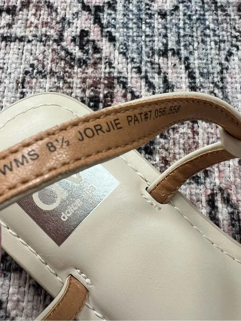 Dolce Vita Jorjie Neutral T-Strap Sandals Hammered Gold Coin Accents Size 8.5